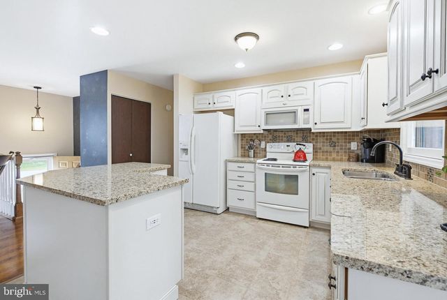 662 BEDINGTON CIR, Manheim, PA 17545