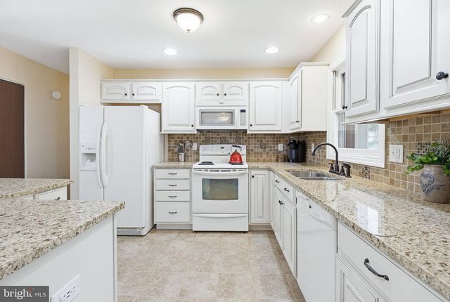 662 BEDINGTON CIR, Manheim, PA 17545