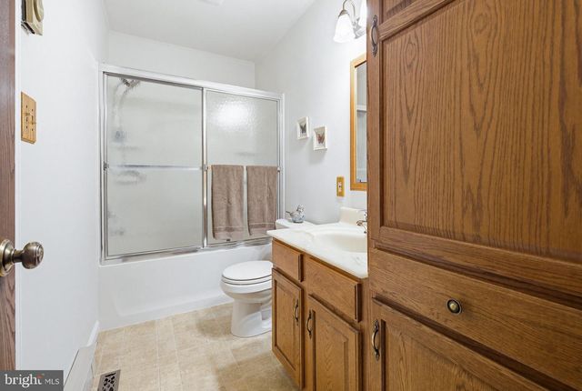 662 BEDINGTON CIR, Manheim, PA 17545
