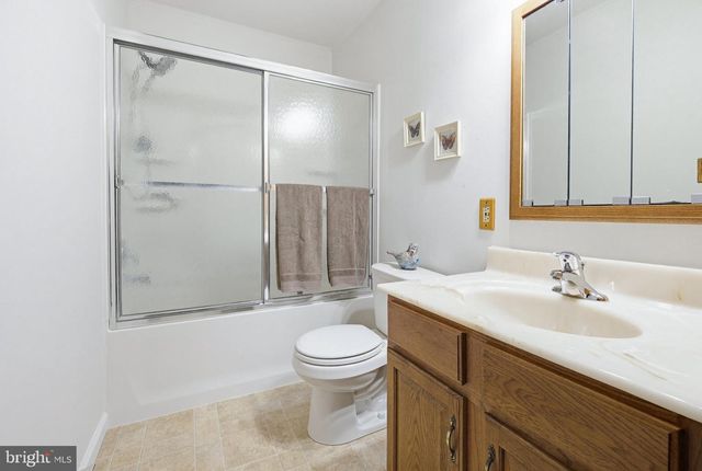 662 BEDINGTON CIR, Manheim, PA 17545