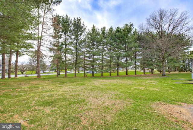 662 BEDINGTON CIR, Manheim, PA 17545