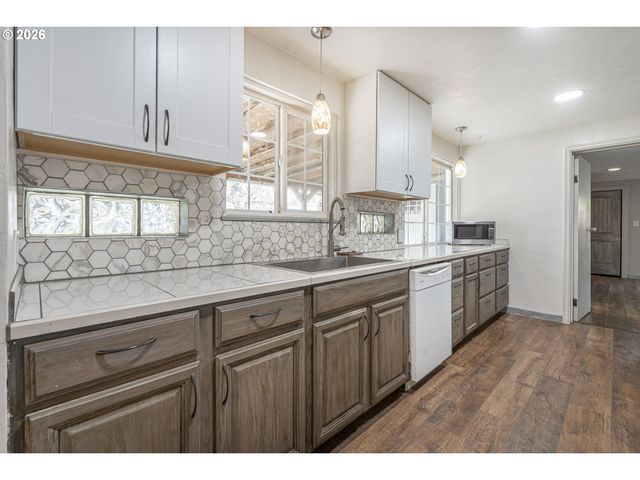 3947 STANLEY Ln, Salem, OR 97302