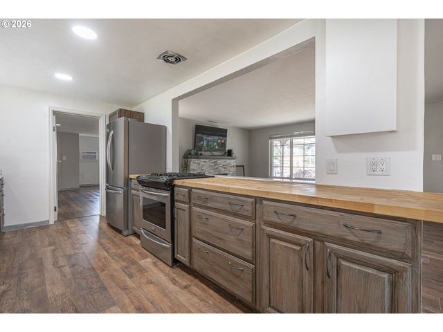 3947 STANLEY Ln, Salem, OR 97302