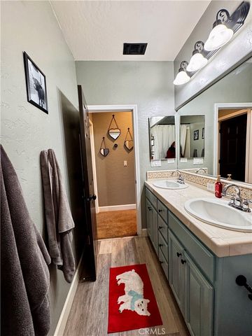 2945 W Vine, Visalia, CA 93291