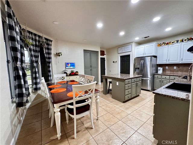 2945 W Vine, Visalia, CA 93291