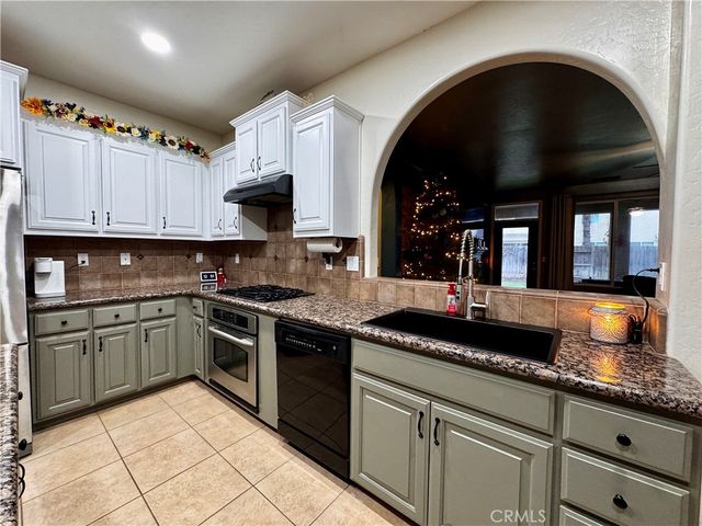 2945 W Vine, Visalia, CA 93291