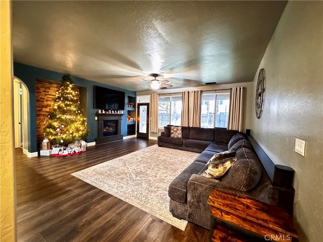 2945 W Vine, Visalia, CA 93291