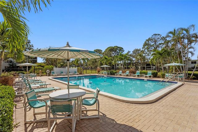 4910 BAY STREET NE 111, St Petersburg, FL 33703