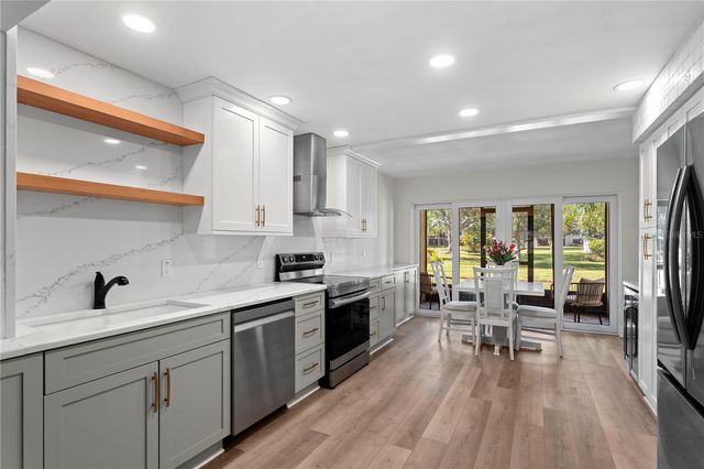 4910 BAY STREET NE 111, St Petersburg, FL 33703