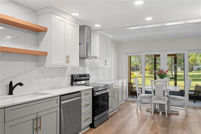 4910 BAY STREET NE 111, St Petersburg, FL 33703