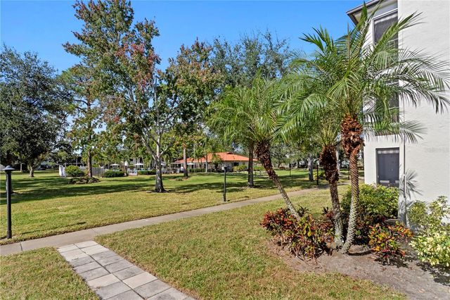 4910 BAY STREET NE 111, St Petersburg, FL 33703