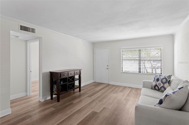 4910 BAY STREET NE 111, St Petersburg, FL 33703