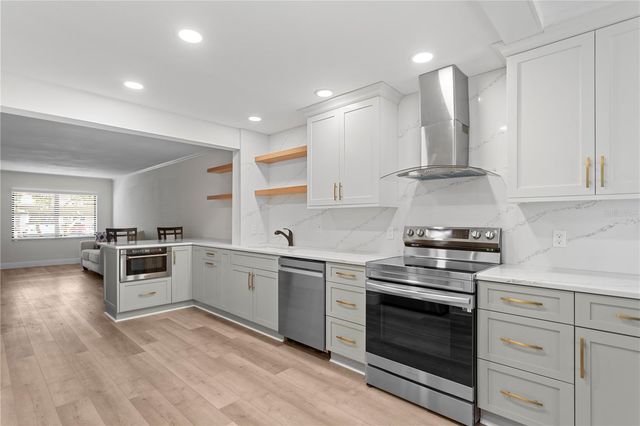 4910 BAY STREET NE 111, St Petersburg, FL 33703