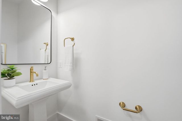 7228 ALLAN AVE, Falls Church, VA 22046