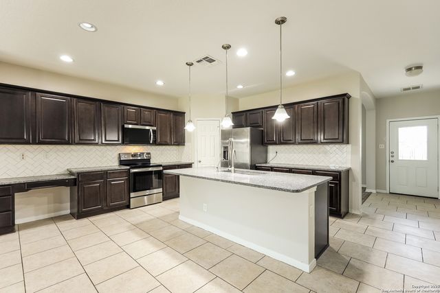 8811 Palmetto Park, Converse, TX 78109