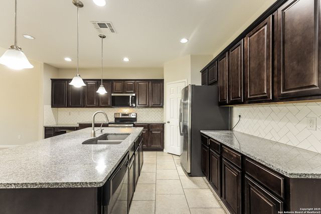 8811 Palmetto Park, Converse, TX 78109