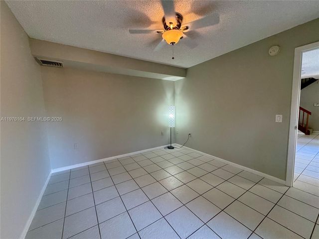 9143D SW 23rd St, Davie, FL 33324