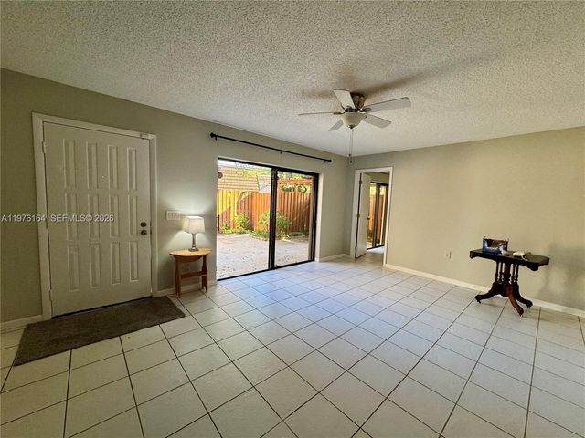 9143D SW 23rd St, Davie, FL 33324