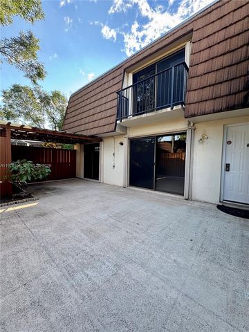 9143D SW 23rd St, Davie, FL 33324