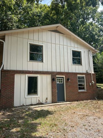 864 Tom Osborne Rd, Columbia, TN 38401