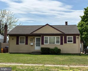 12 BELAIR AVE, Maple Shade, NJ 08052