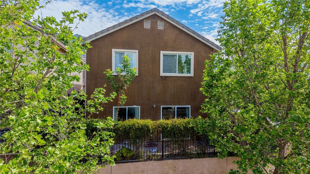 14059 Carlton Lane, Sylmar, CA 91342