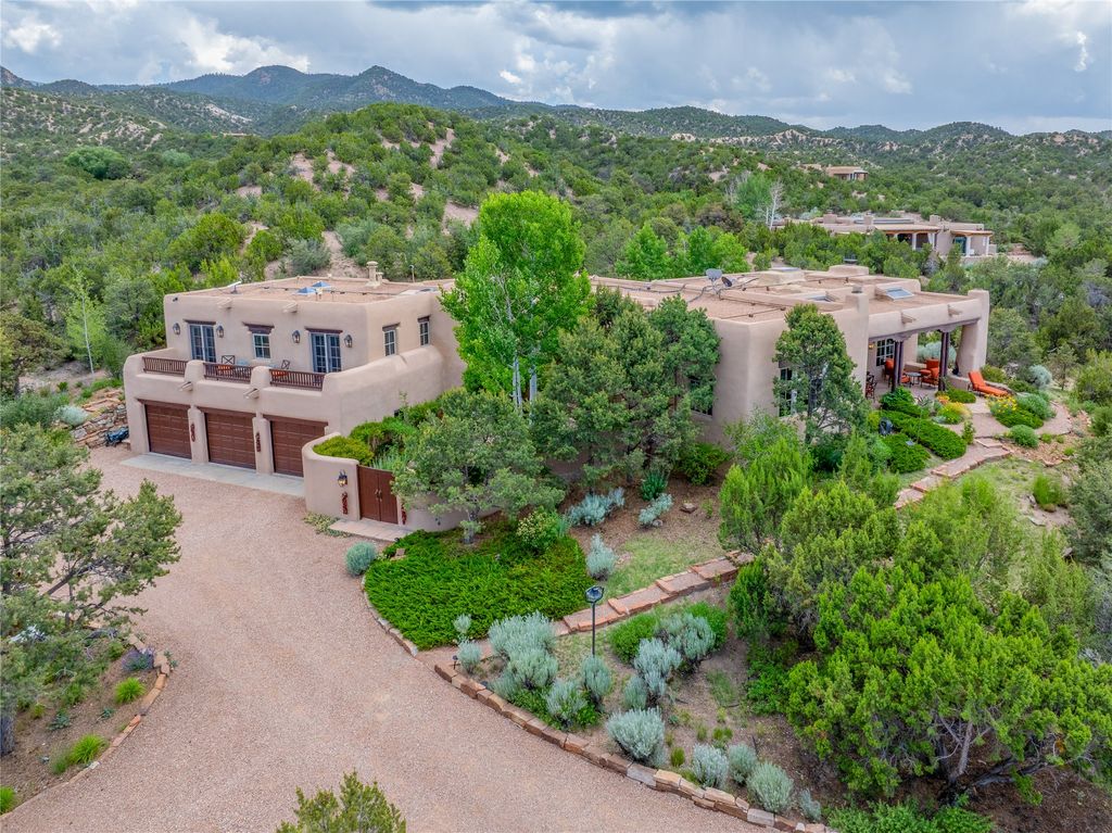 8 Vista Tesuque, Santa Fe, NM 87506