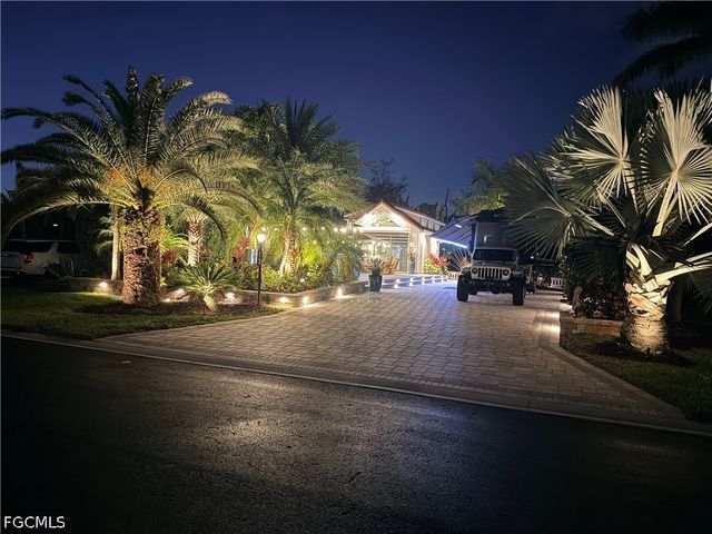 4706 Southern Breeze DR, Naples, FL 34114
