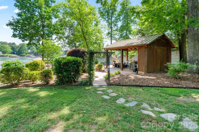 450 Greenbay Road, Mooresville, NC 28117