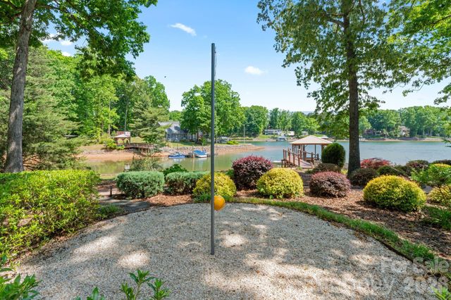 450 Greenbay Road, Mooresville, NC 28117