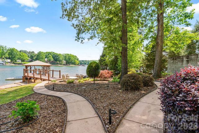 450 Greenbay Road, Mooresville, NC 28117