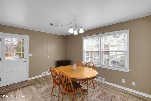 6813 Green Manor Dr, Louisville, KY 40228