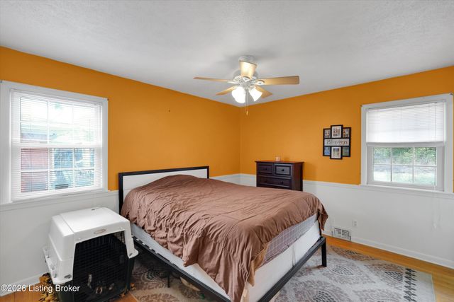 6813 Green Manor Dr, Louisville, KY 40228