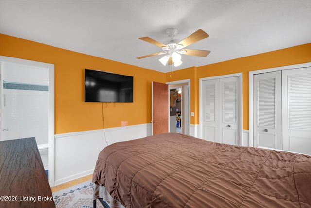 6813 Green Manor Dr, Louisville, KY 40228