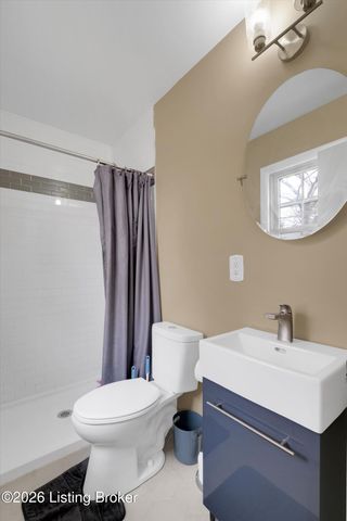 6813 Green Manor Dr, Louisville, KY 40228