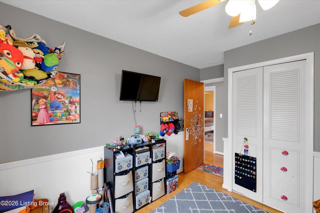 6813 Green Manor Dr, Louisville, KY 40228