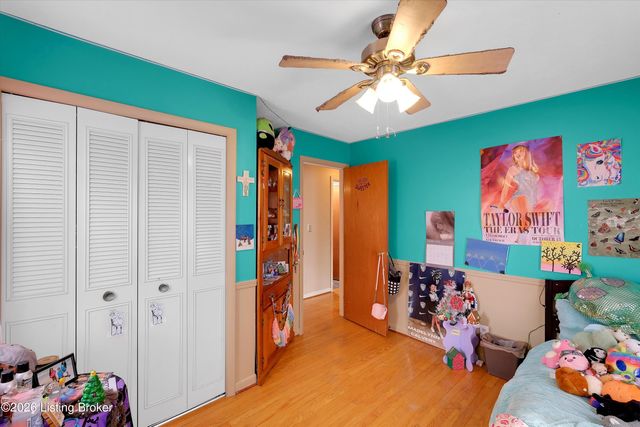 6813 Green Manor Dr, Louisville, KY 40228