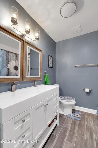 6813 Green Manor Dr, Louisville, KY 40228