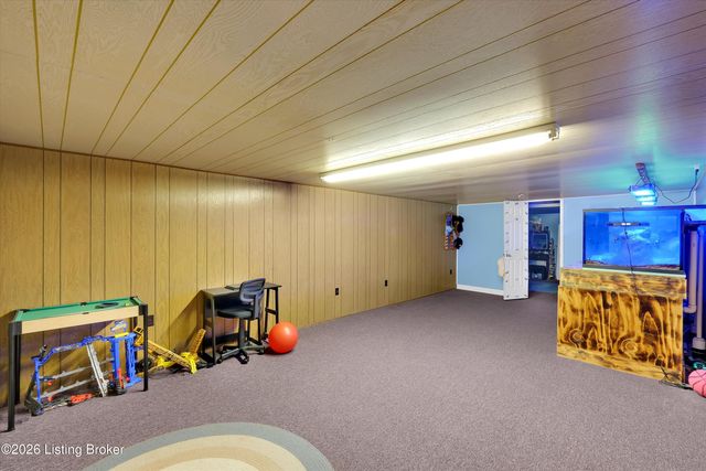 6813 Green Manor Dr, Louisville, KY 40228