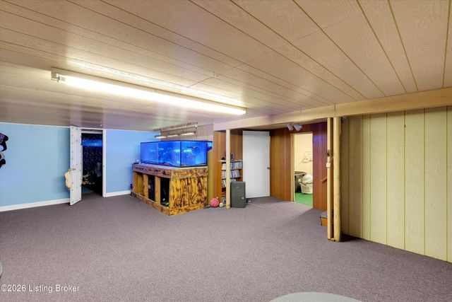 6813 Green Manor Dr, Louisville, KY 40228