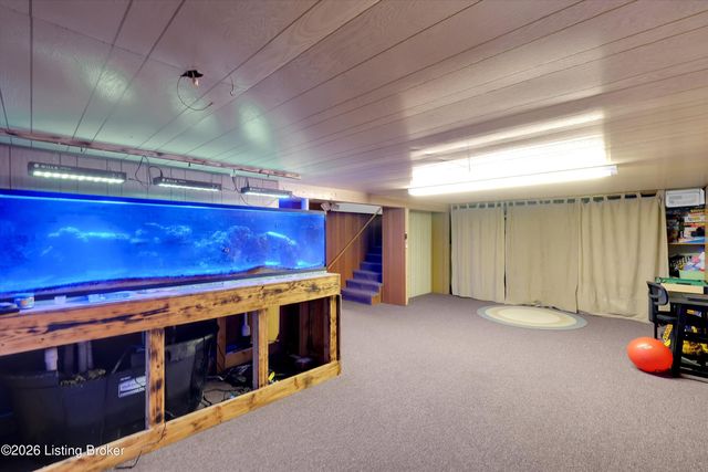 6813 Green Manor Dr, Louisville, KY 40228