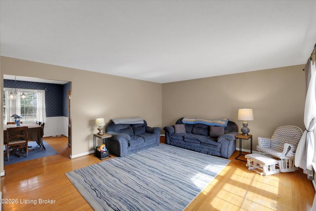 6813 Green Manor Dr, Louisville, KY 40228