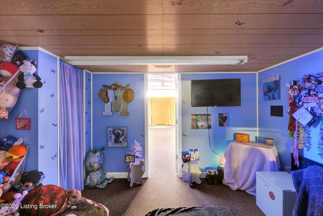 6813 Green Manor Dr, Louisville, KY 40228