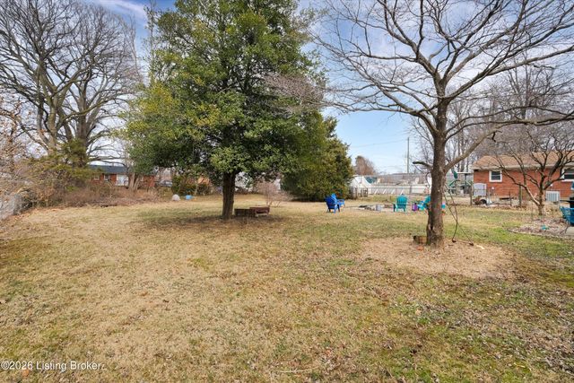 6813 Green Manor Dr, Louisville, KY 40228