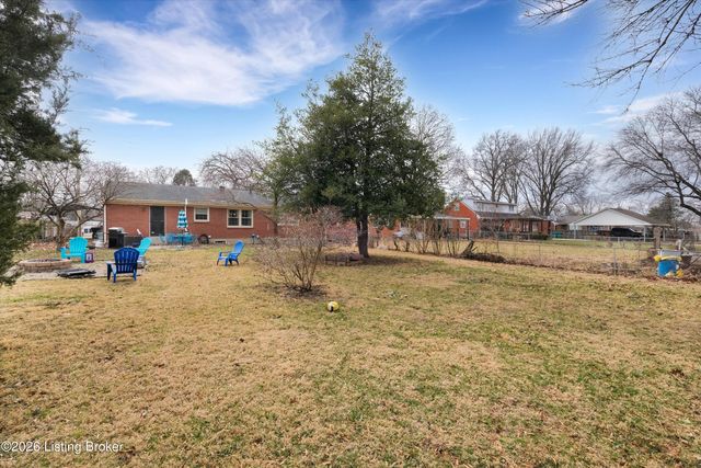 6813 Green Manor Dr, Louisville, KY 40228