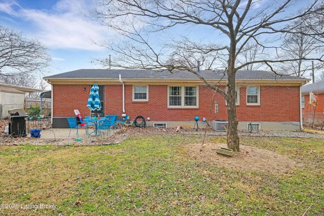 6813 Green Manor Dr, Louisville, KY 40228