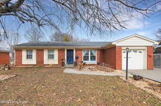 6813 Green Manor Dr, Louisville, KY 40228