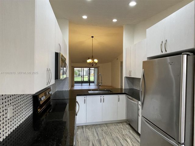 16606 Greens Edge Cir 87, Weston, FL 33326