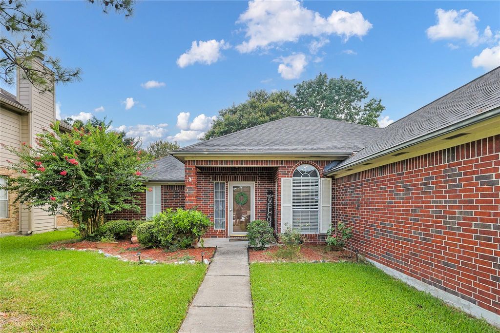 16114 Arborlea Drive, Friendswood, TX 77546