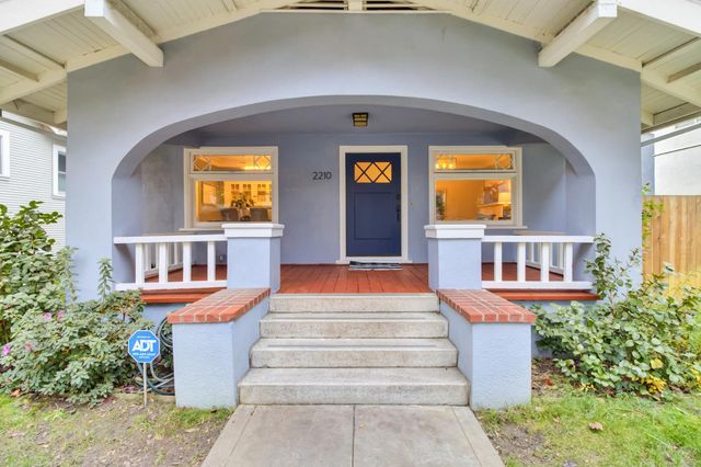 2210 D St, Sacramento, CA 95816